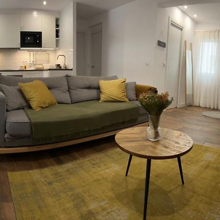 Petit Apartment Los Remedios Seville Exterior photo