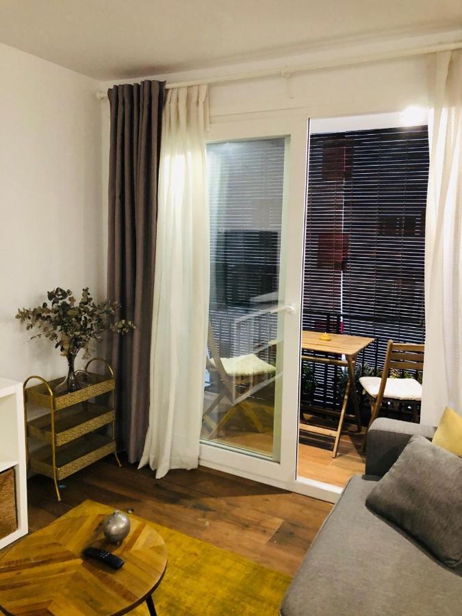 Petit Apartment Los Remedios Seville Exterior photo