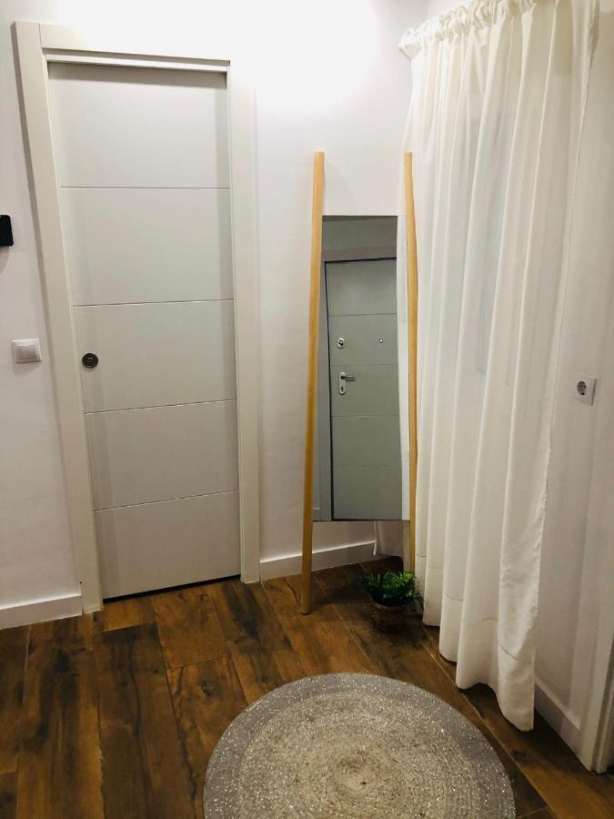 Petit Apartment Los Remedios Seville Exterior photo