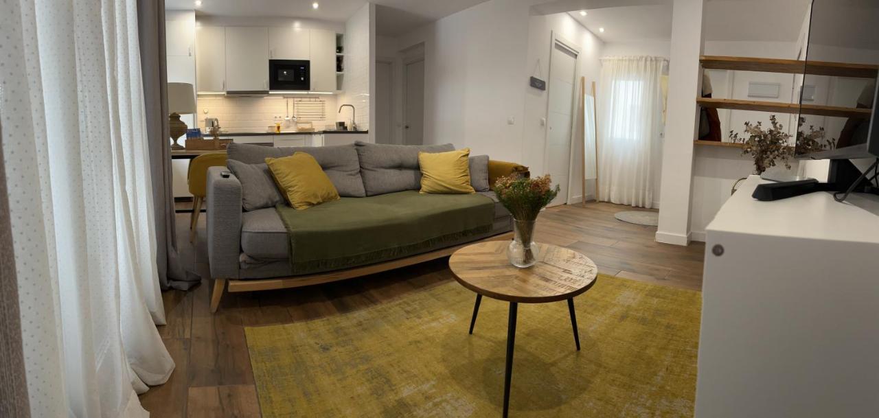 Petit Apartment Los Remedios Seville Exterior photo